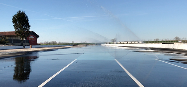 Simulazione pioggia su pista